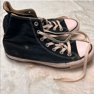 Black hightop converse!